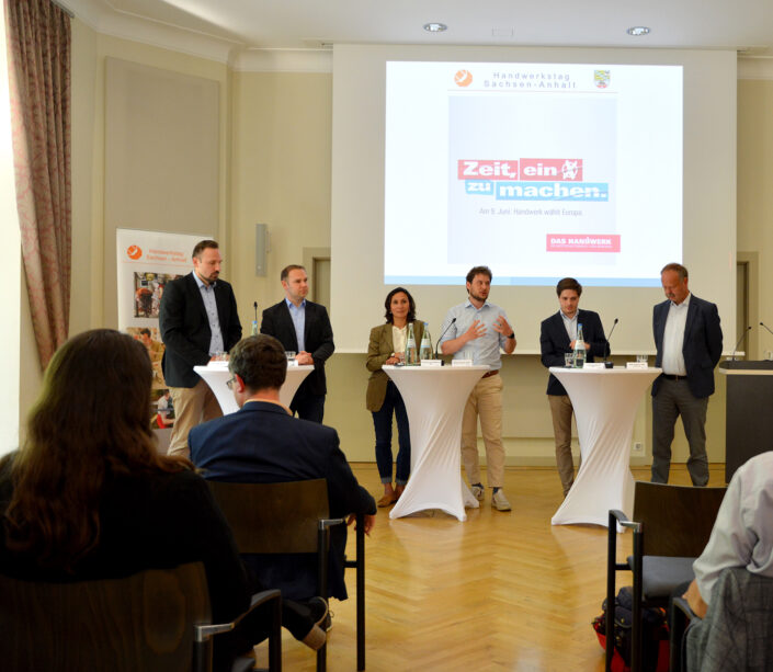 Das Podium des Europawahlforums. Foto: HWK Magdeburg
